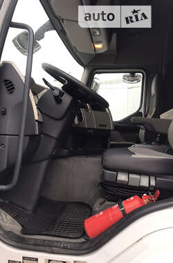 Тягач Renault Premium 2013 в 