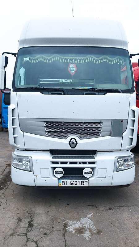 Тягач Renault Premium 2006 в Хороле