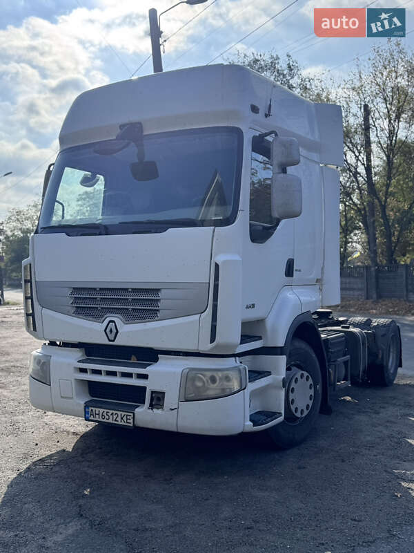 Тягач Renault Premium 2012 в 