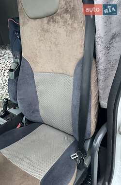 Контейнеровоз Renault Premium 2010 в 