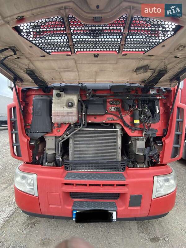 Тягач Renault Premium 2009 в Яворове
