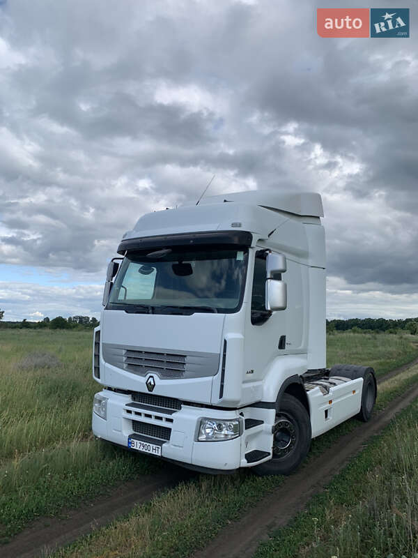 Тягач Renault Premium 2013 в Чутове