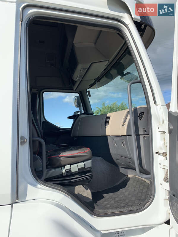 Тягач Renault Premium 2013 в Чутове