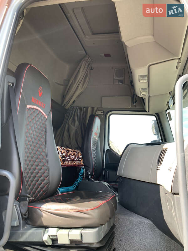 Тягач Renault Premium 2013 в Чутове