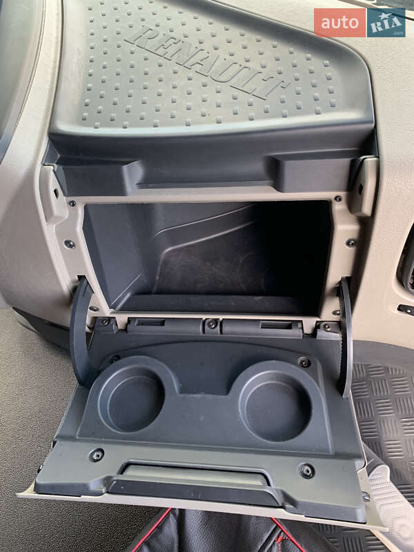 Тягач Renault Premium 2013 в Чутове