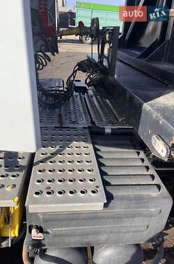 Контейнеровоз Renault Premium 2013 в 
