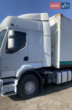 Тягач Renault Premium 2011 в 