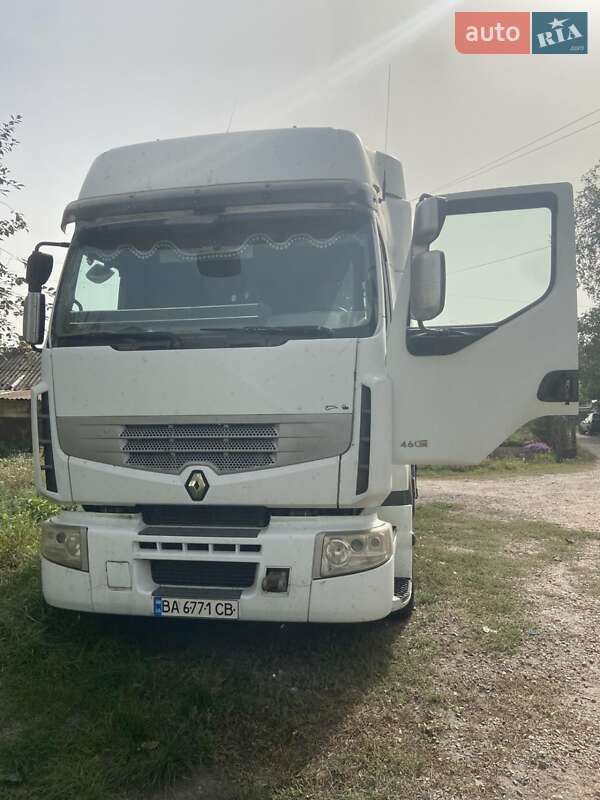 Тягач Renault Premium 2011 в Помошной