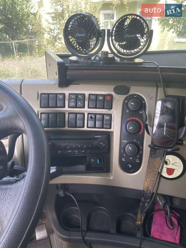 Тягач Renault Premium 2011 в Помошной