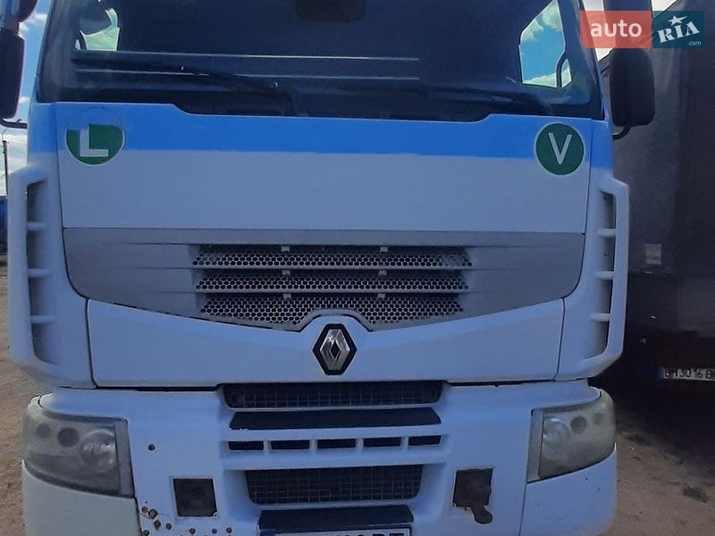 Тягач Renault Premium 2008 в Ромнах