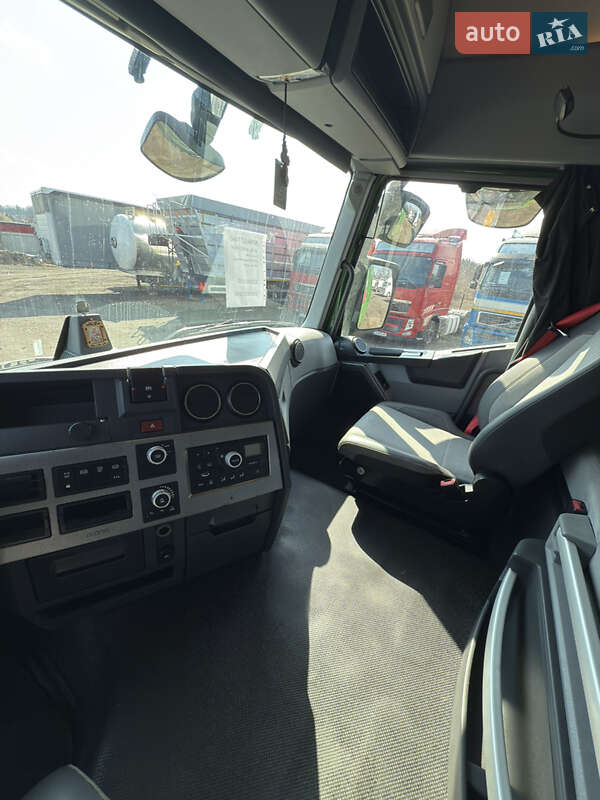 Тягач Renault Range T/T-Series  2015 в Киеве