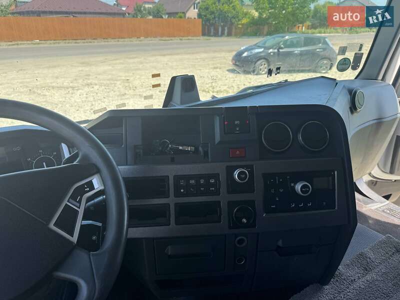 Тягач Renault Range T/T-Series  2014 в Полонці