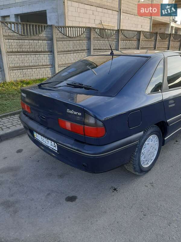 Ліфтбек Renault Safrane 1999 в Івано-Франківську