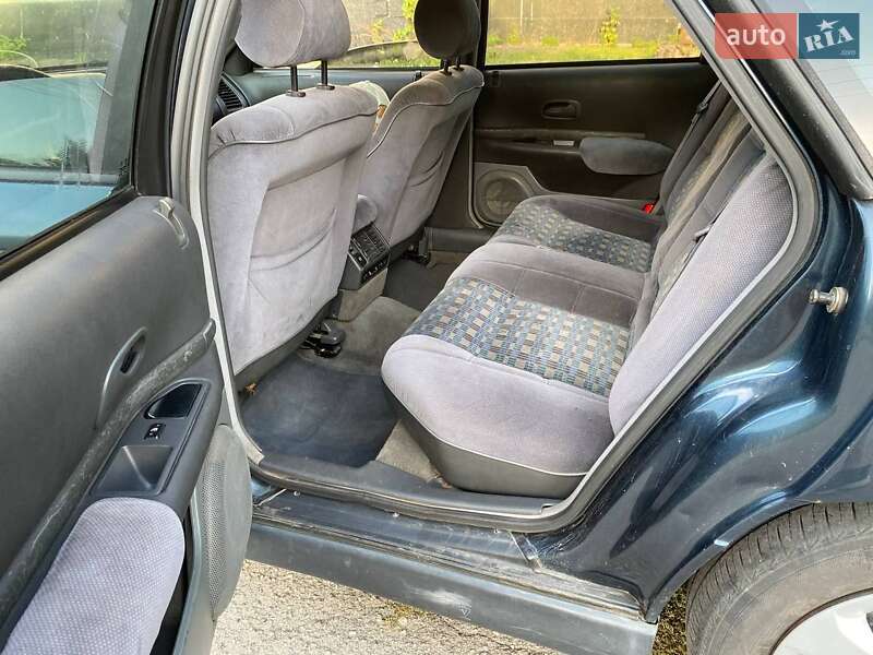 Ліфтбек Renault Safrane 1994 в Миронівці