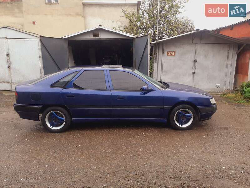 Лифтбек Renault Safrane 1993 в Черновцах