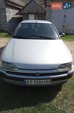 Ліфтбек Renault Safrane 1994 в Брошневі