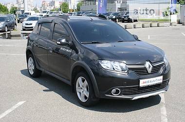 Внедорожник / Кроссовер Renault Sandero StepWay 2015 в Киеве