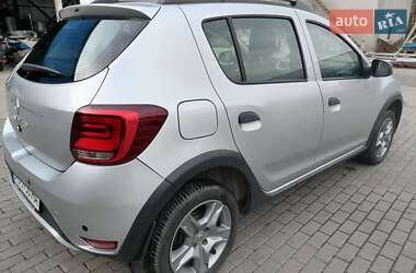 Хэтчбек Renault Sandero StepWay 2020 в 