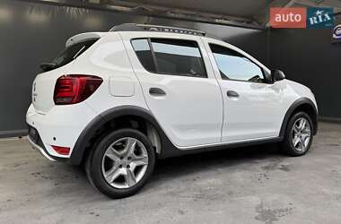 Хетчбек Renault Sandero StepWay 2019 в 