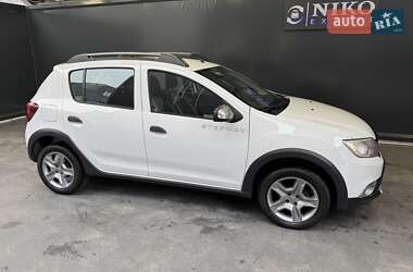 Хетчбек Renault Sandero StepWay 2019 в 