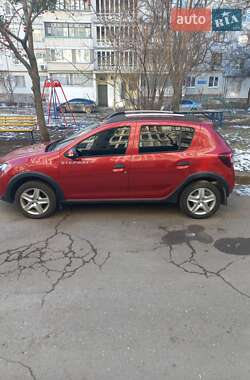 Внедорожник / Кроссовер Renault Sandero StepWay 2013 в Харькове