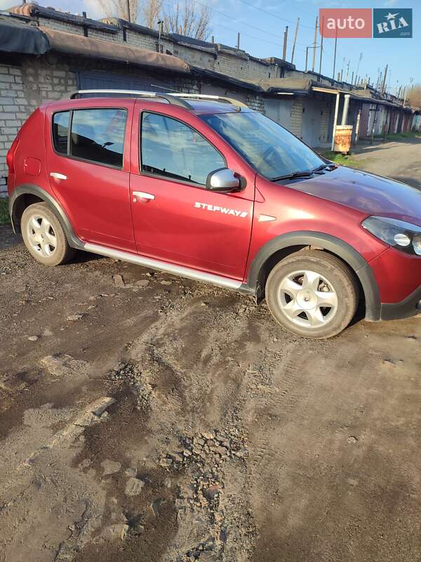 Позашляховик / Кросовер Renault Sandero StepWay 2012 в 