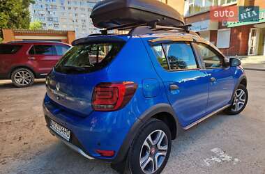 Хэтчбек Renault Sandero StepWay 2019 в 