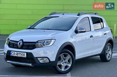 Хэтчбек Renault Sandero StepWay 2021 в 