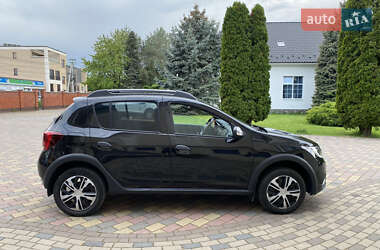 Хетчбек Renault Sandero StepWay 2019 в 