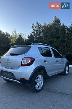 Внедорожник / Кроссовер Renault Sandero StepWay 2013 в 