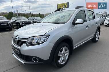 Внедорожник / Кроссовер Renault Sandero StepWay 2015 в 