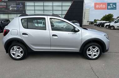 Внедорожник / Кроссовер Renault Sandero StepWay 2015 в 