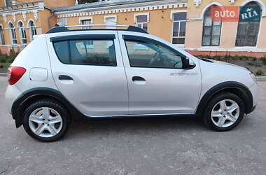 Позашляховик / Кросовер Renault Sandero StepWay 2013 в 