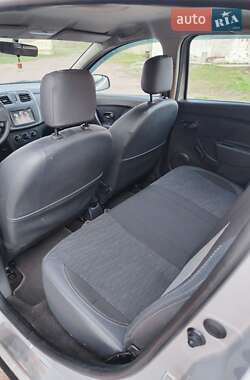 Позашляховик / Кросовер Renault Sandero StepWay 2013 в 