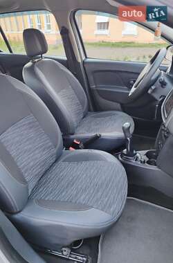 Позашляховик / Кросовер Renault Sandero StepWay 2013 в 