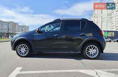 Позашляховик / Кросовер Renault Sandero StepWay 2013 в 