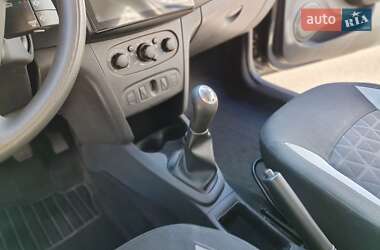 Позашляховик / Кросовер Renault Sandero StepWay 2013 в 