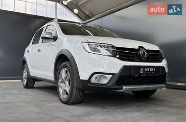 Хэтчбек Renault Sandero StepWay 2019 в 