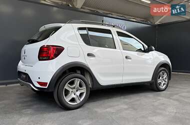 Хэтчбек Renault Sandero StepWay 2019 в 