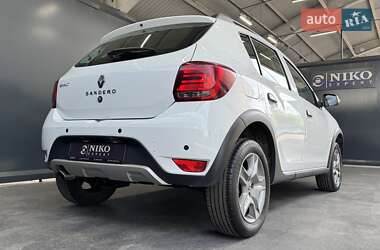 Хэтчбек Renault Sandero StepWay 2019 в 