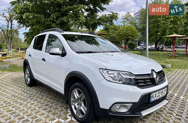 Хэтчбек Renault Sandero StepWay 2019 в 
