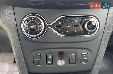 Хэтчбек Renault Sandero StepWay 2019 в 