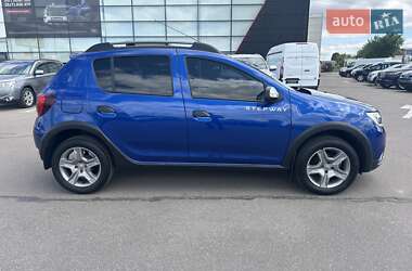 Хетчбек Renault Sandero StepWay 2021 в 