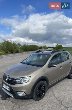 Хэтчбек Renault Sandero StepWay 2019 в 