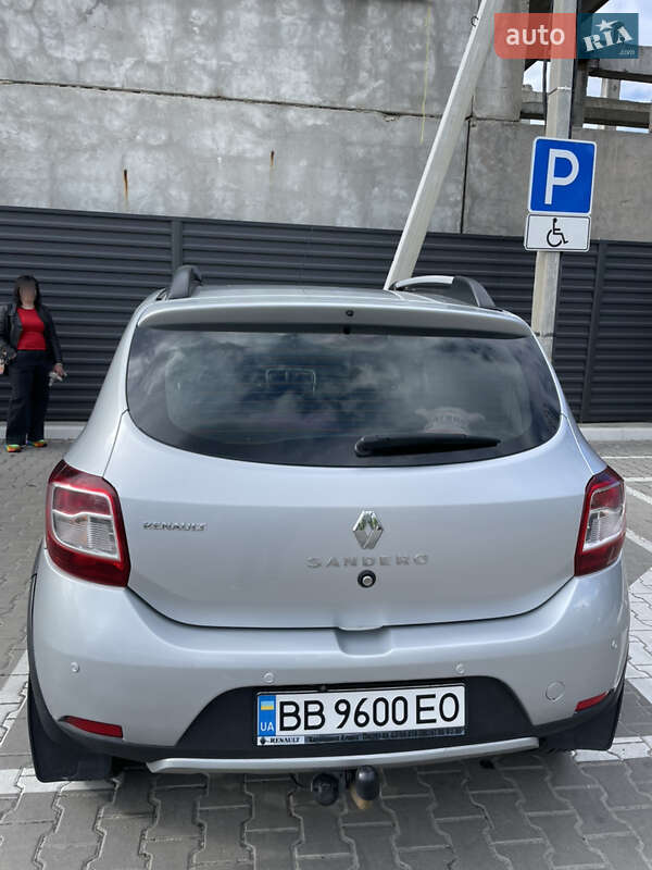 Внедорожник / Кроссовер Renault Sandero StepWay 2016 в Вишневом
