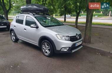 Хэтчбек Renault Sandero StepWay 2018 в 