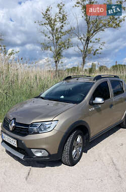 Хэтчбек Renault Sandero StepWay 2019 в 