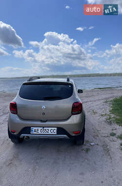 Хэтчбек Renault Sandero StepWay 2019 в 