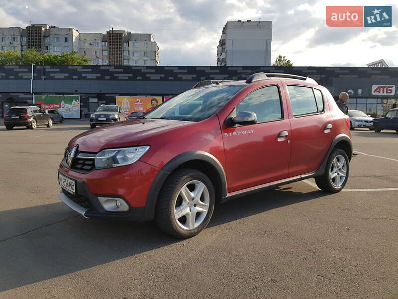 Хэтчбек Renault Sandero StepWay 2017 в 