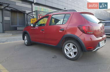 Хэтчбек Renault Sandero StepWay 2017 в 